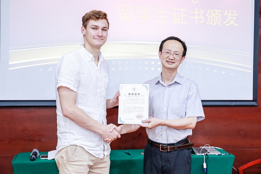 20190714311274.jpg 颁奖1.jpg